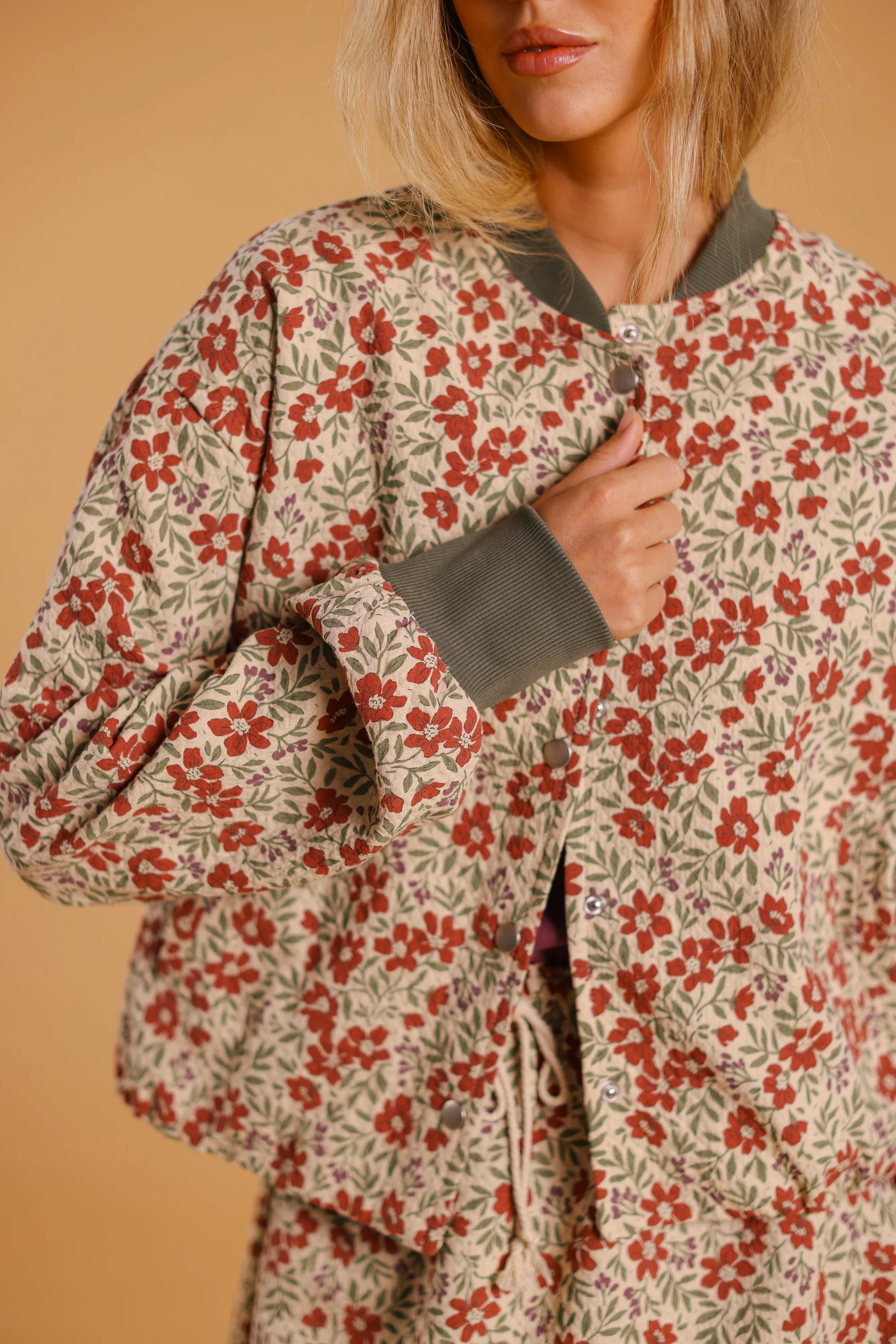 Bomber Jacket Lotta Cream Flowers - Image 17