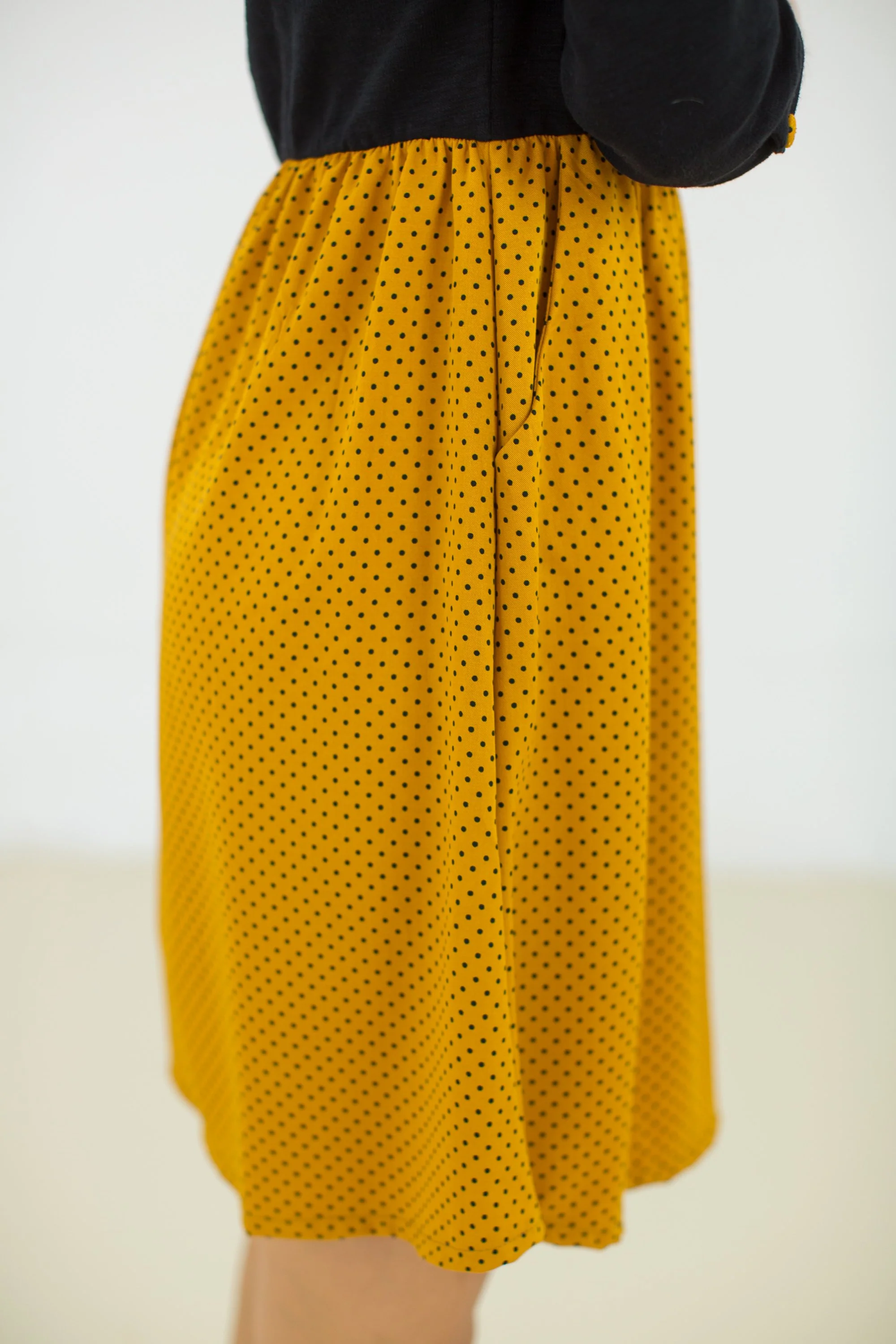 Dress Luiza Black Mustard Polka Dots - Image 5