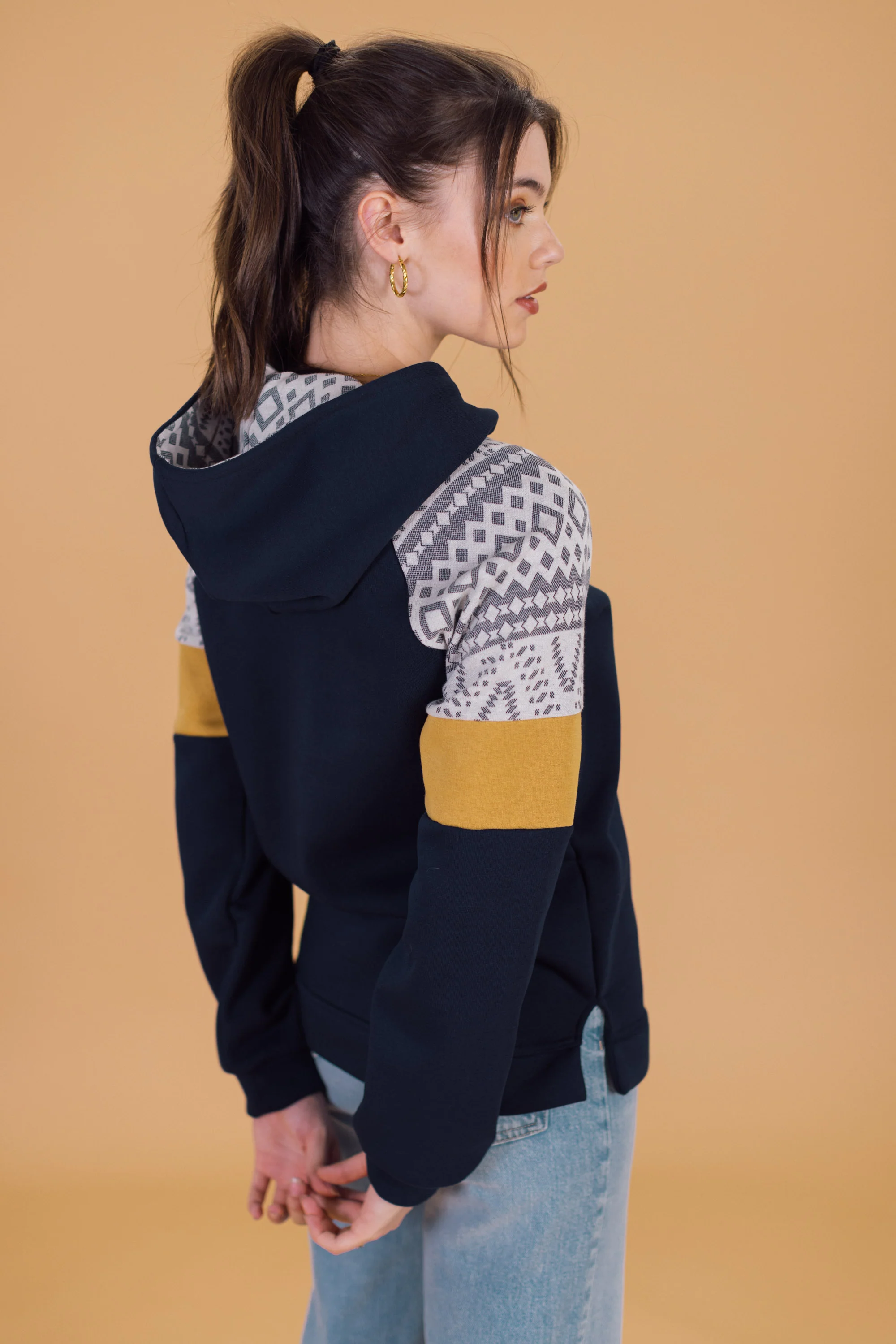 Hoodie Vera Blue Mustard Geo - Image 4