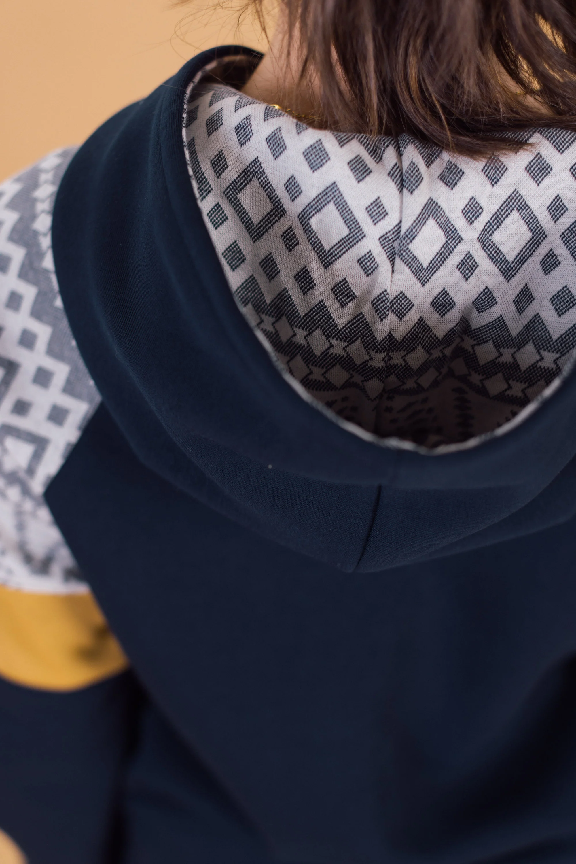 Hoodie Vera Blue Mustard Geo - Image 5