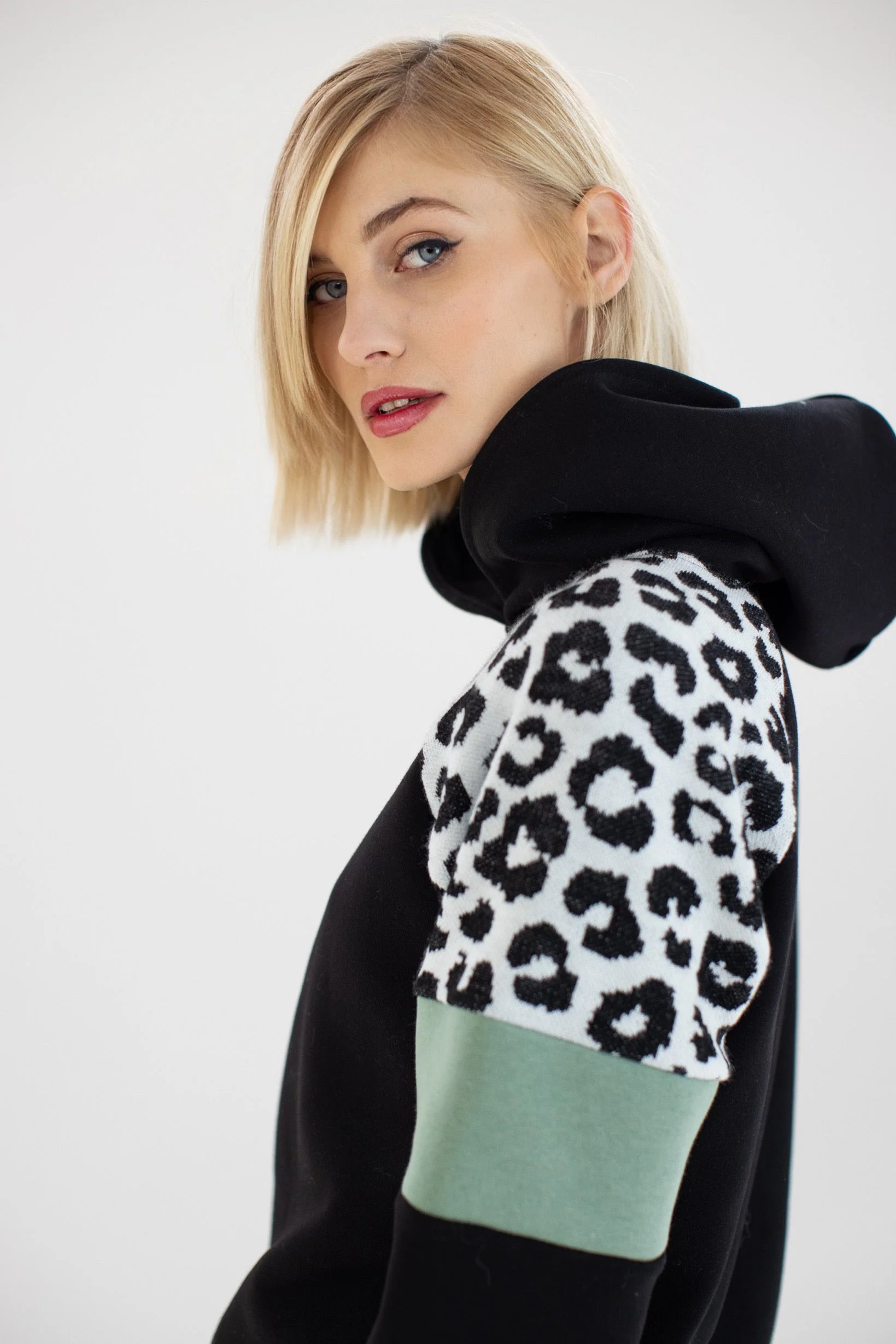 Hoodie Vera leo black - Image 4