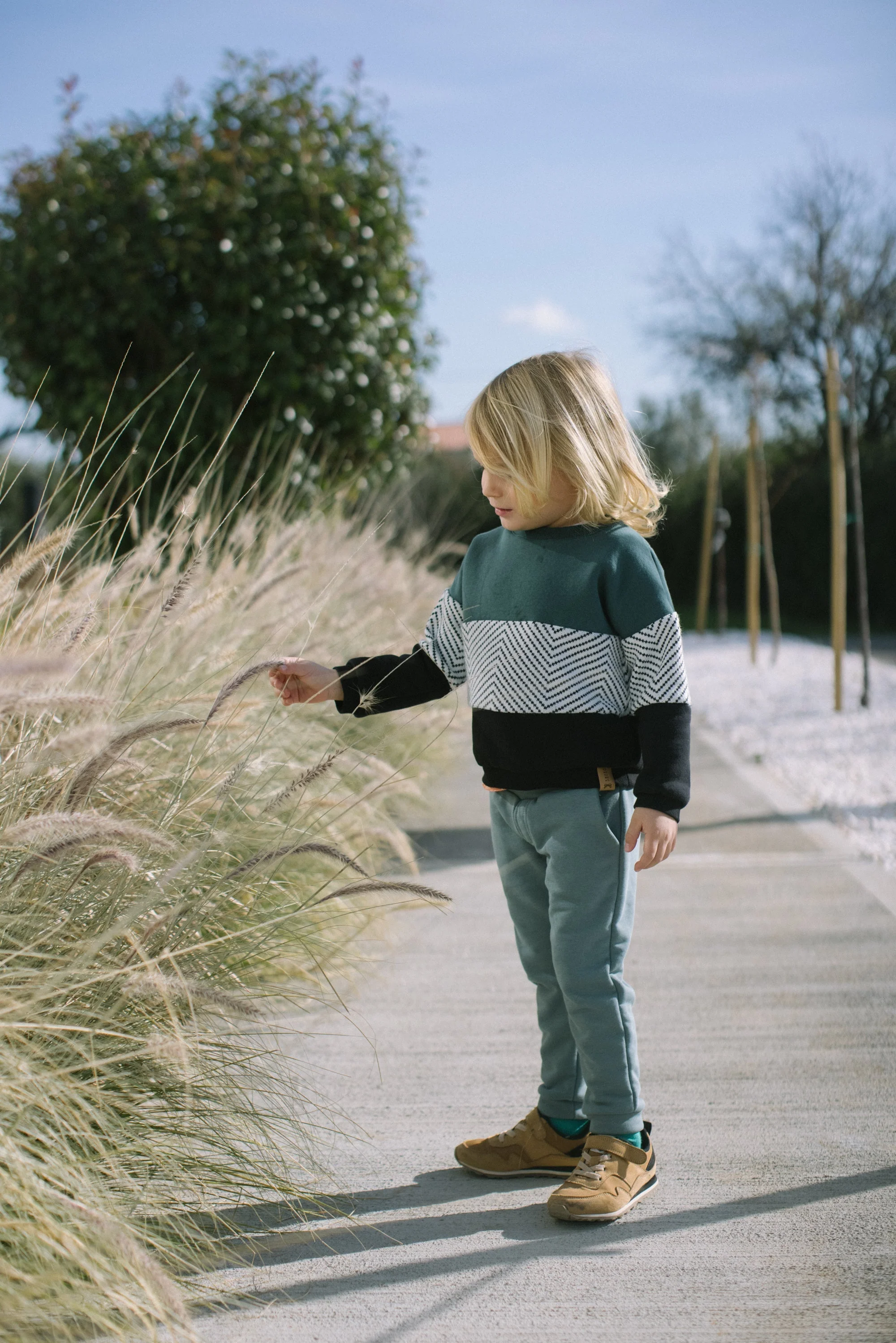 Kids Sweater Mia in green, white herringbone & black. - Image 3