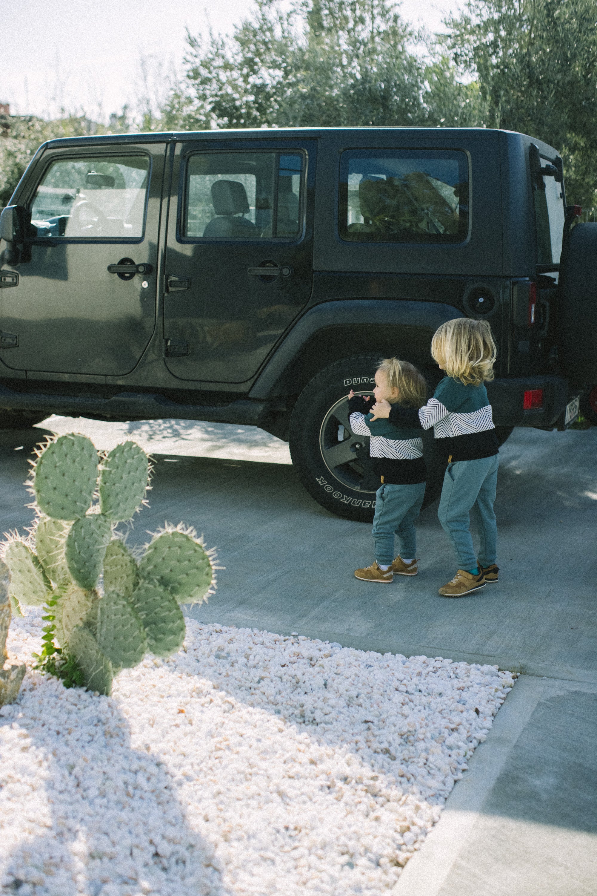 Kids Sweater Mia in green, white herringbone & black. - Image 4