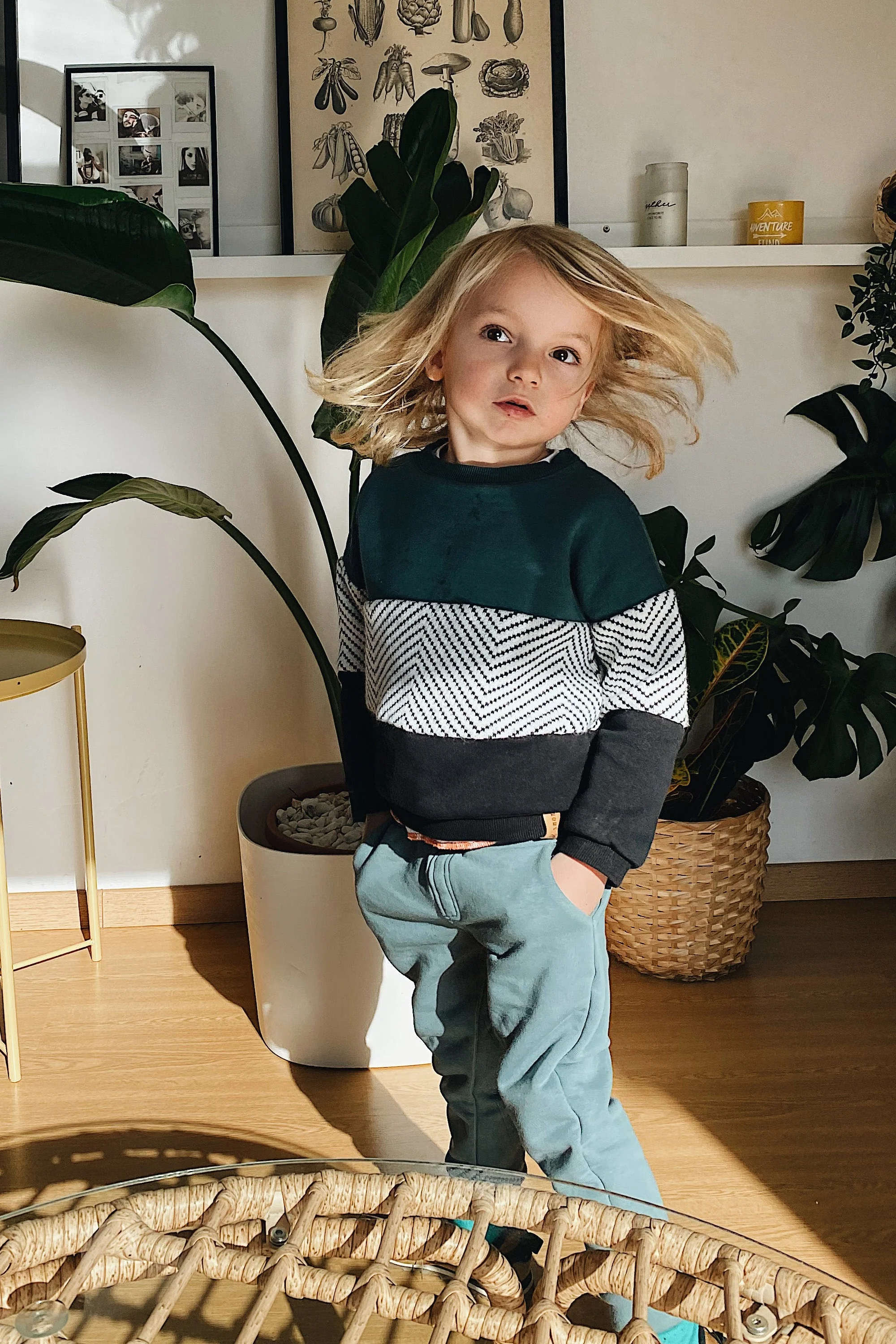 Kids Sweater Mia in green, white herringbone & black. - Image 5