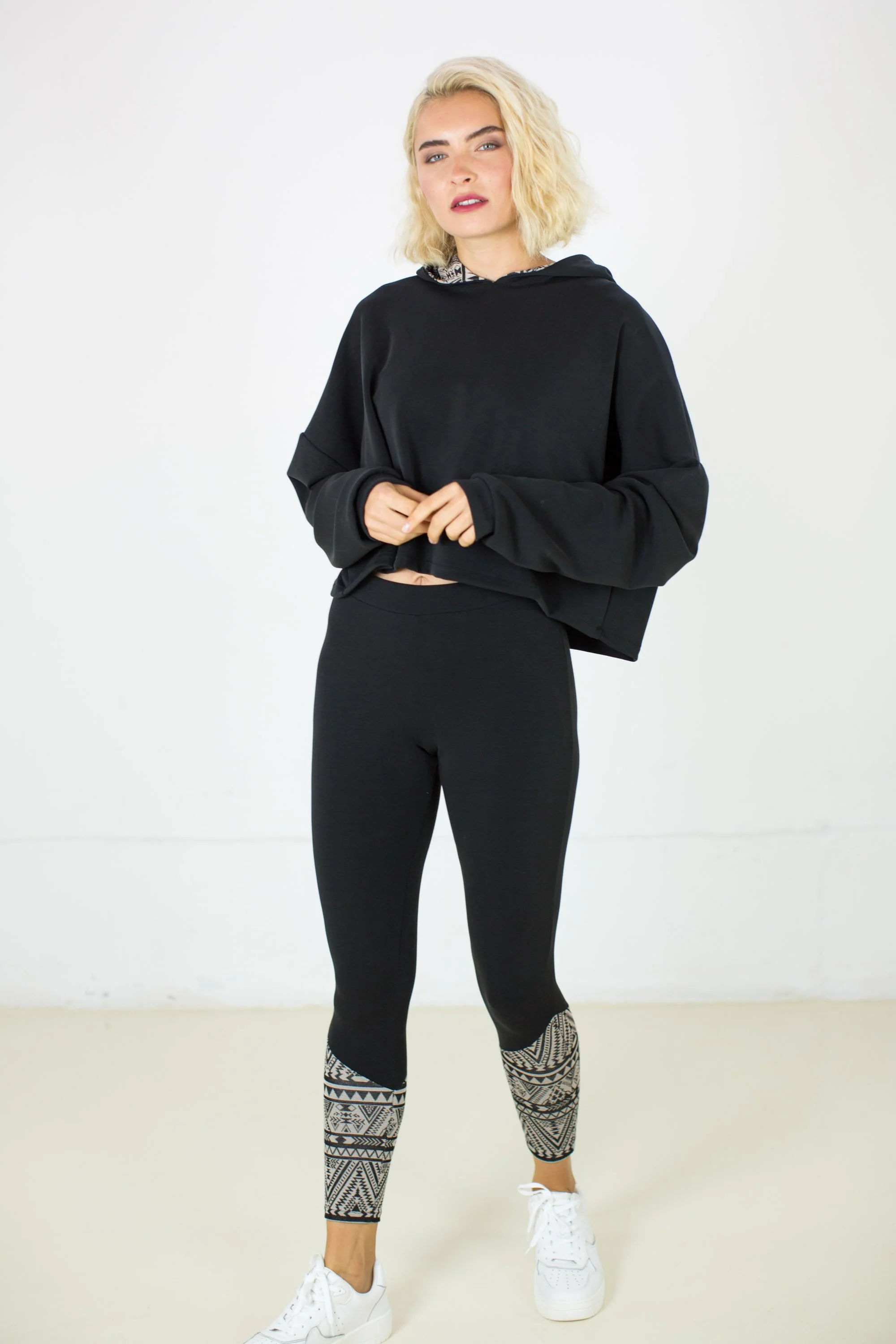 Leggings Black and Beige Aztec - Image 3