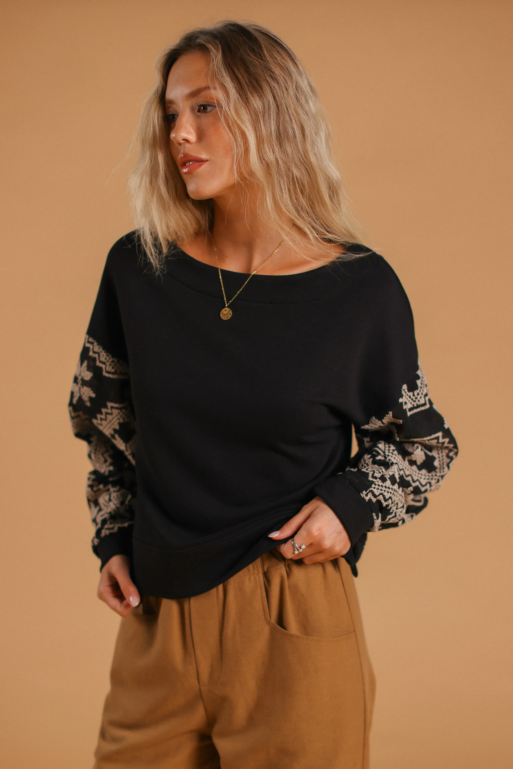 Sweater Caelia Black Geometric Lace - Image 7