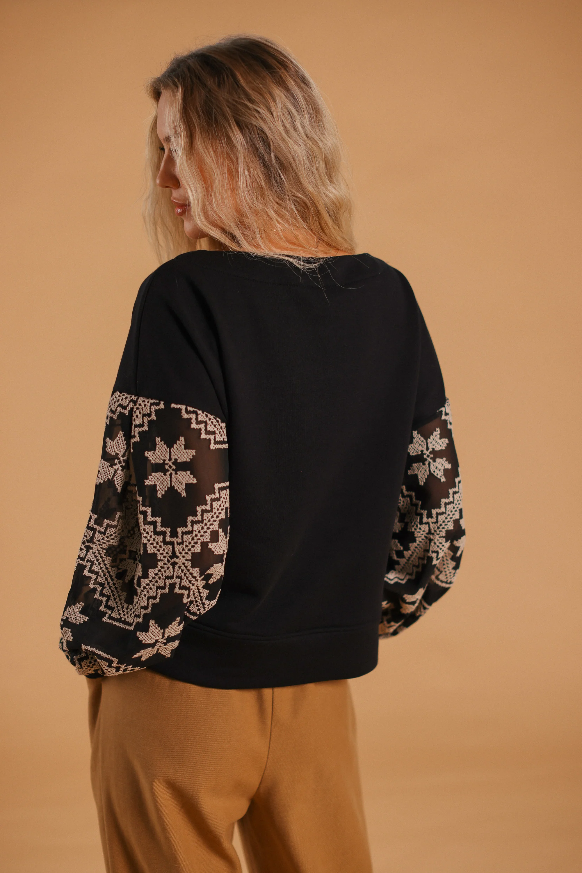 Sweater Caelia Black Geometric Lace - Image 9