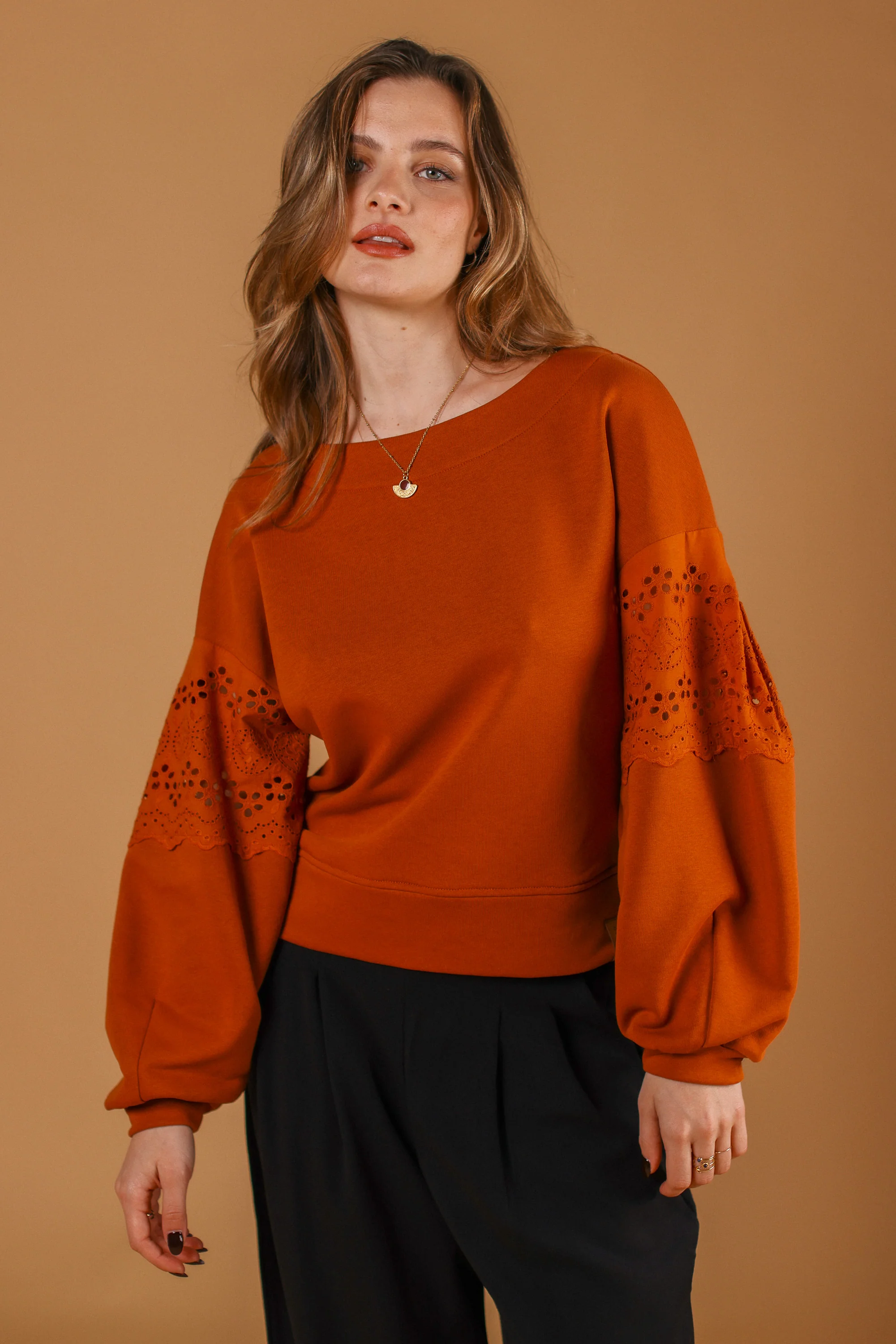 Sweater Caelia Terracotta Embroidered - Image 3