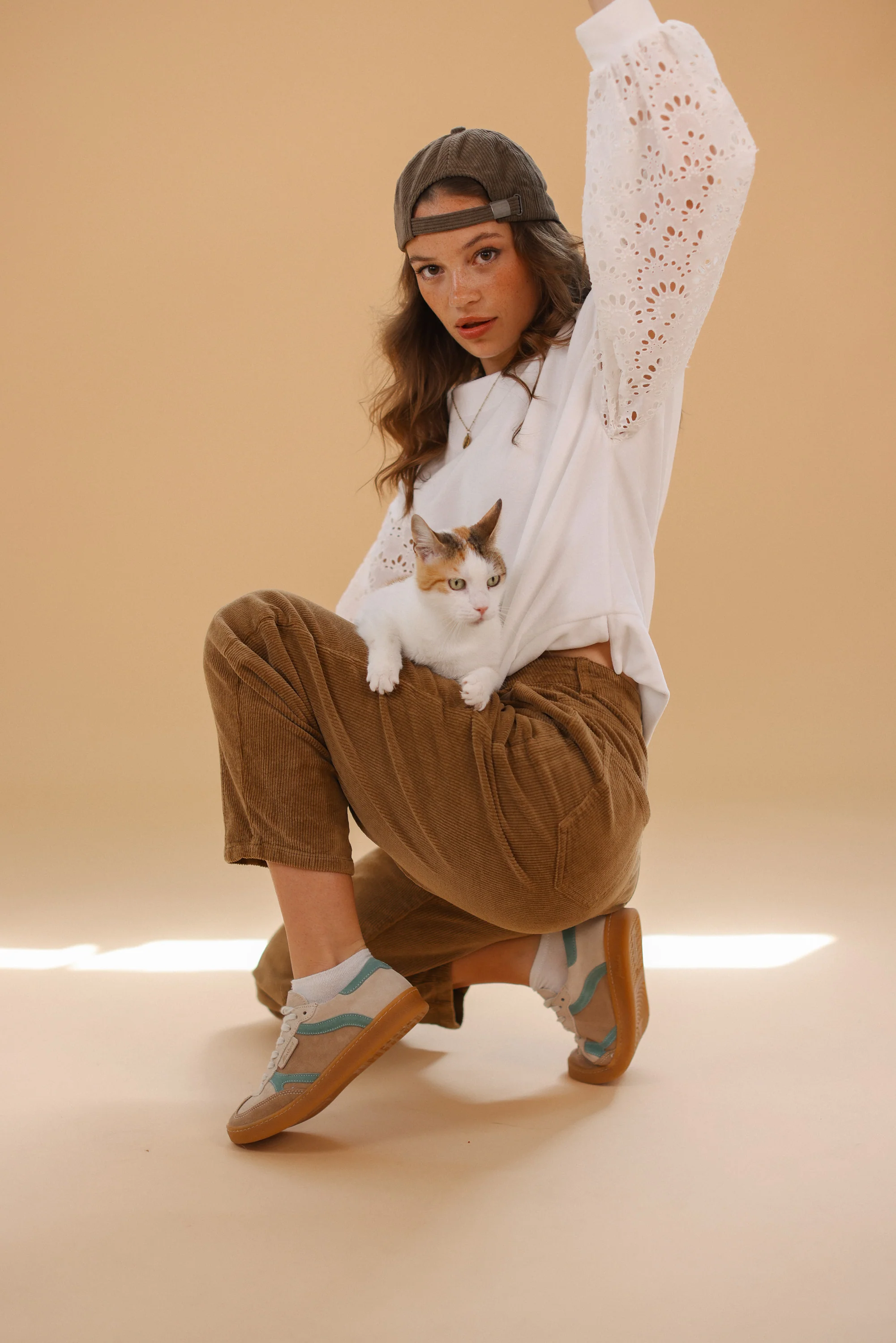Sweater Caelia White Embroidered - Image 13