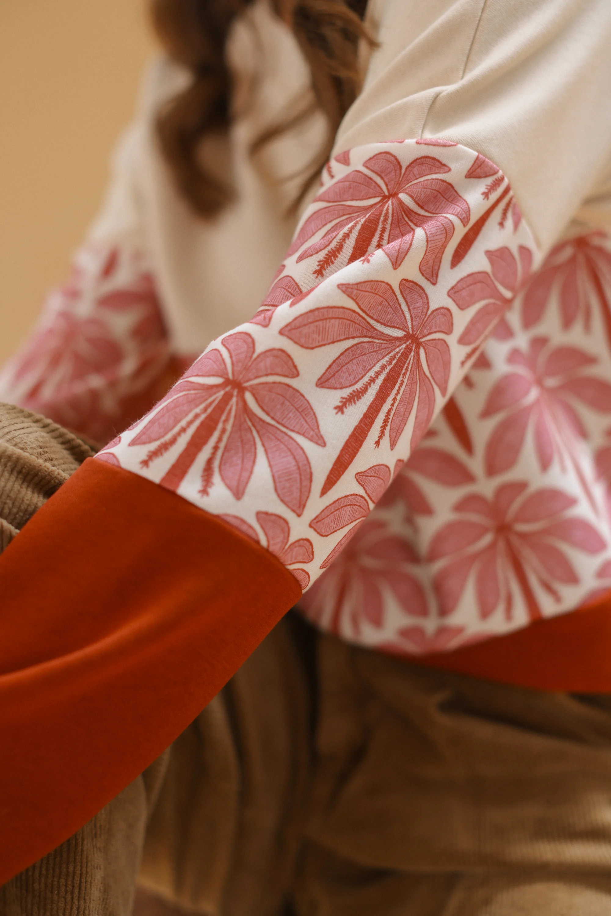 Sweater Mia Cream Rose Palms - Image 4