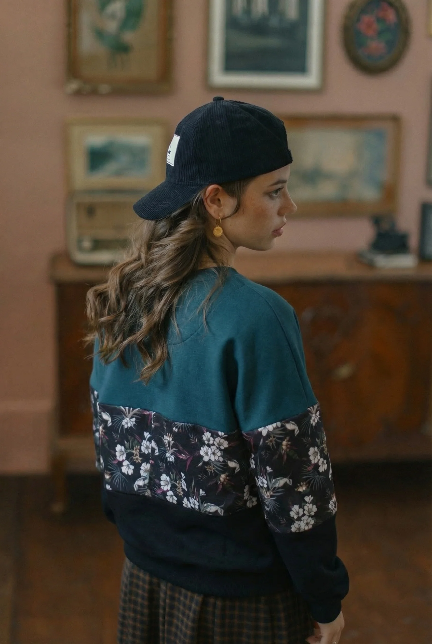 Sweater Mia Dark Teal Flowers - Image 3