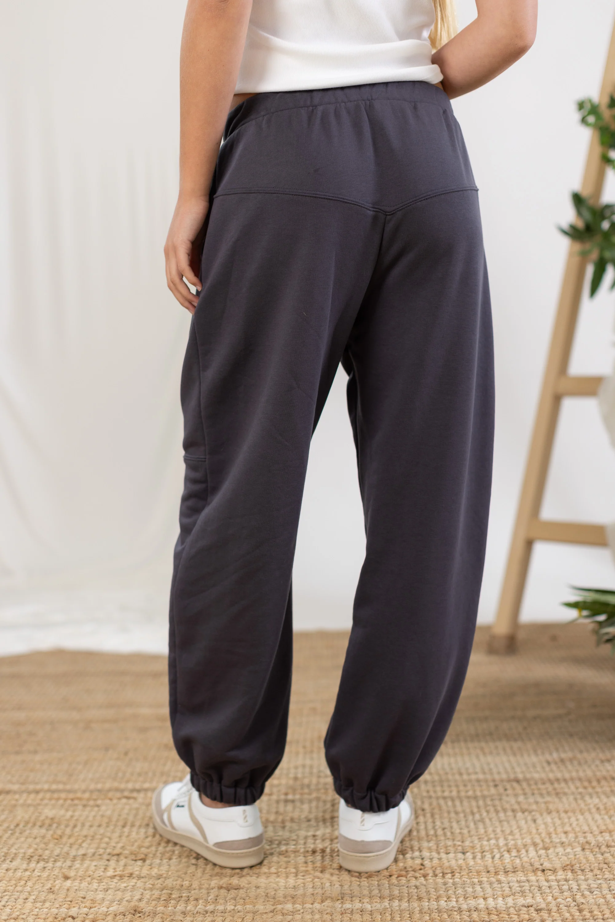 Sweatpants Neha Charcoal Grey - Image 3