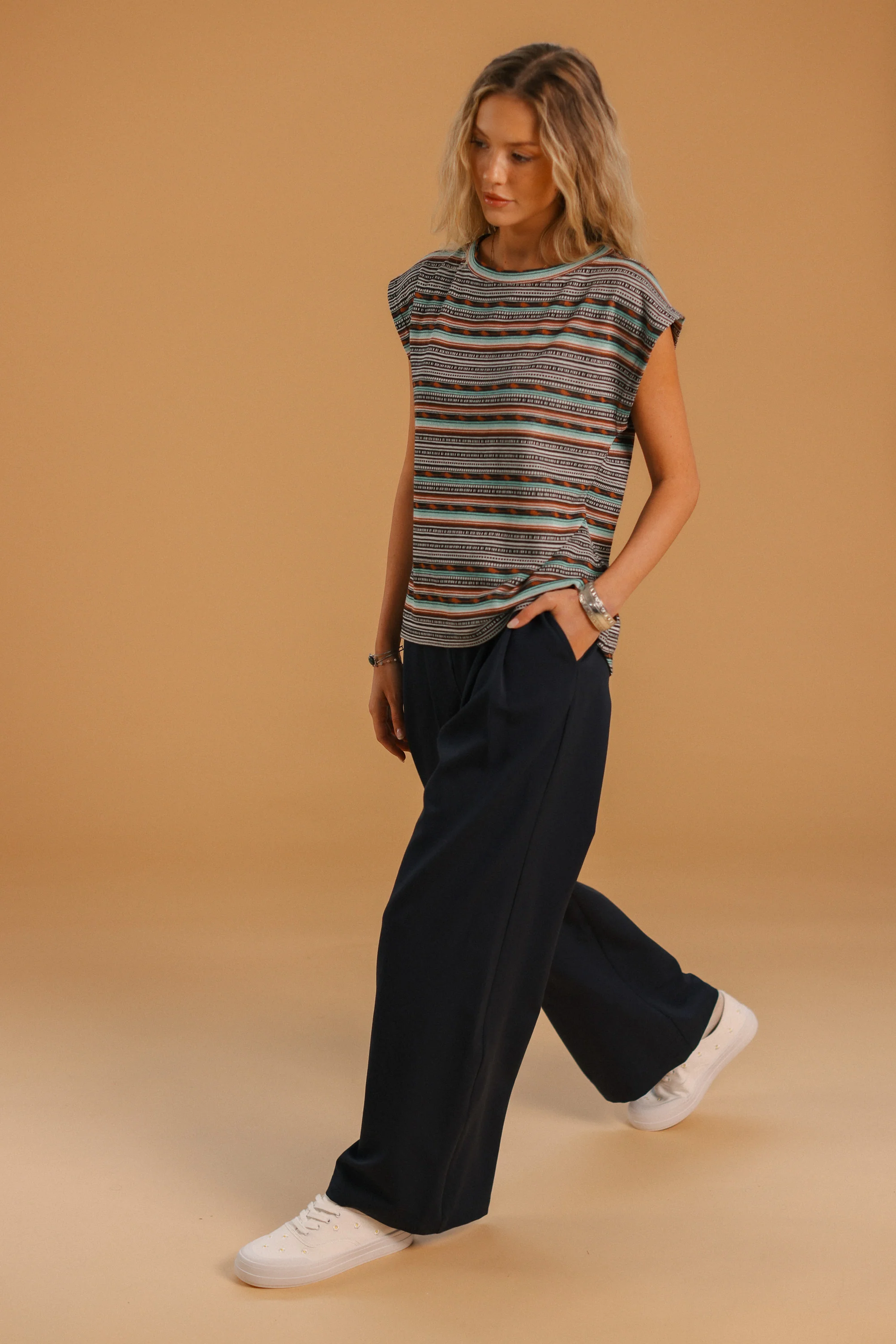 Top Aria Aztec - Image 8