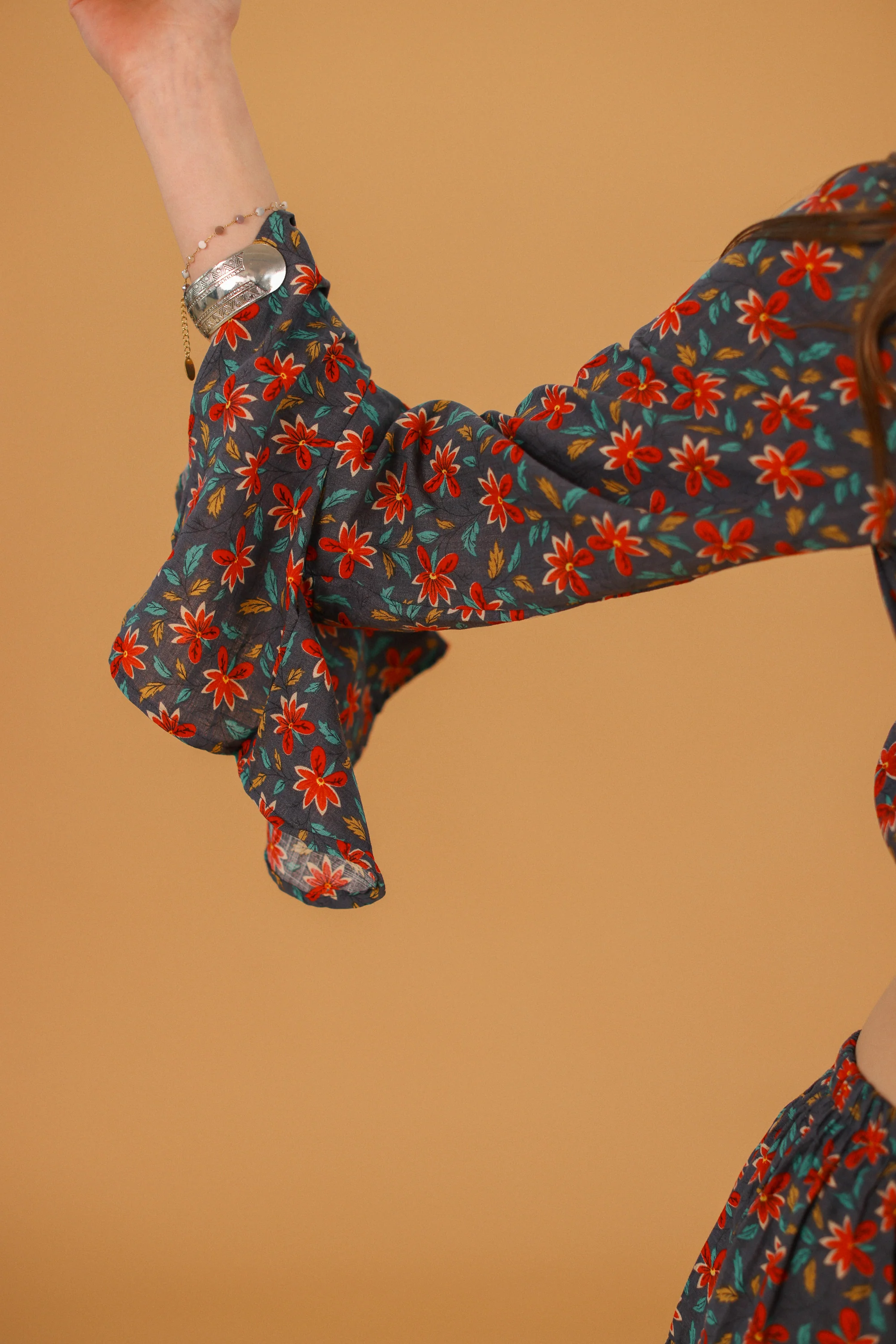 Top Ione Folk Floral - Image 6