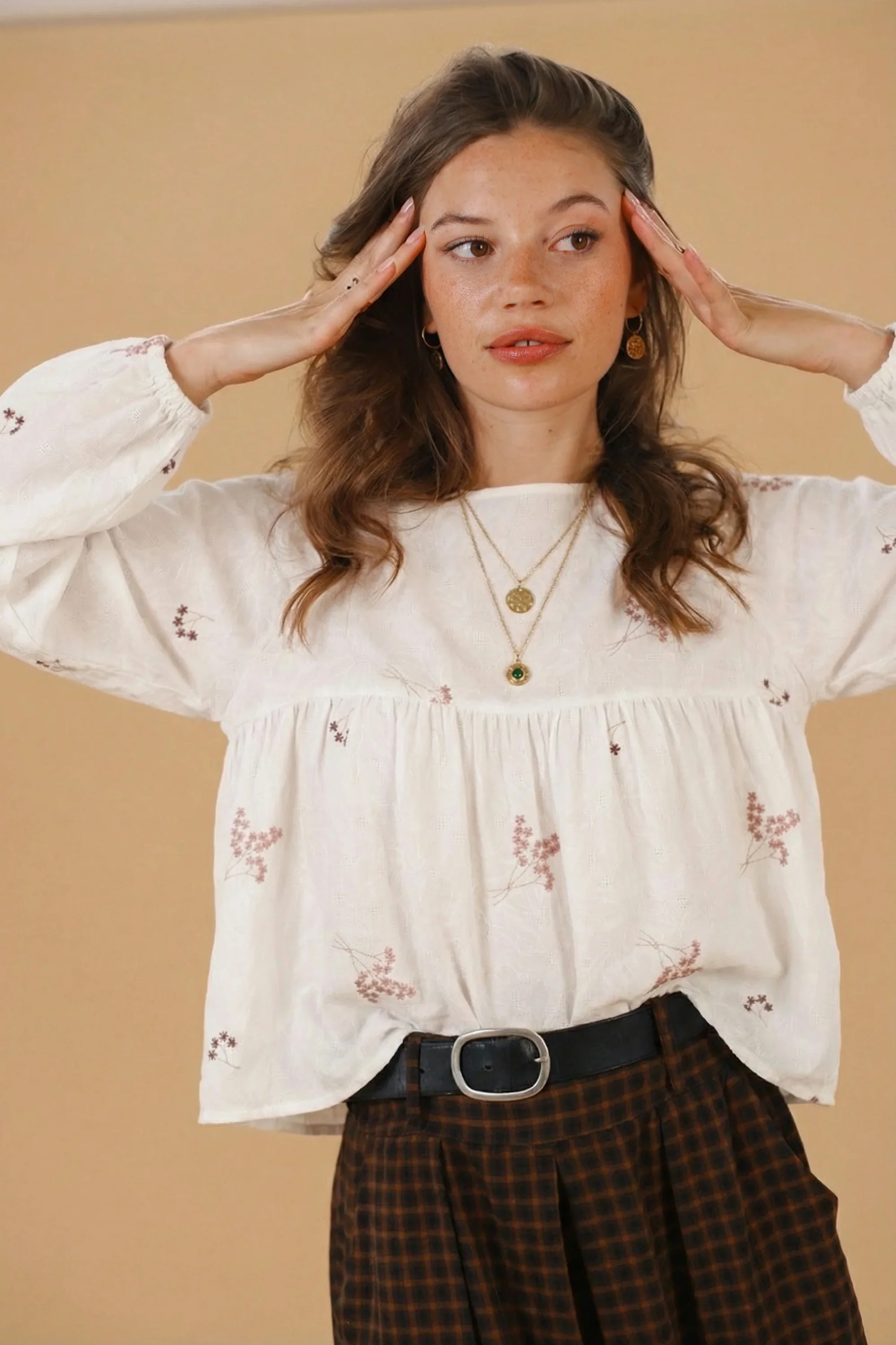 Top Rae White Blossoms - Image 3
