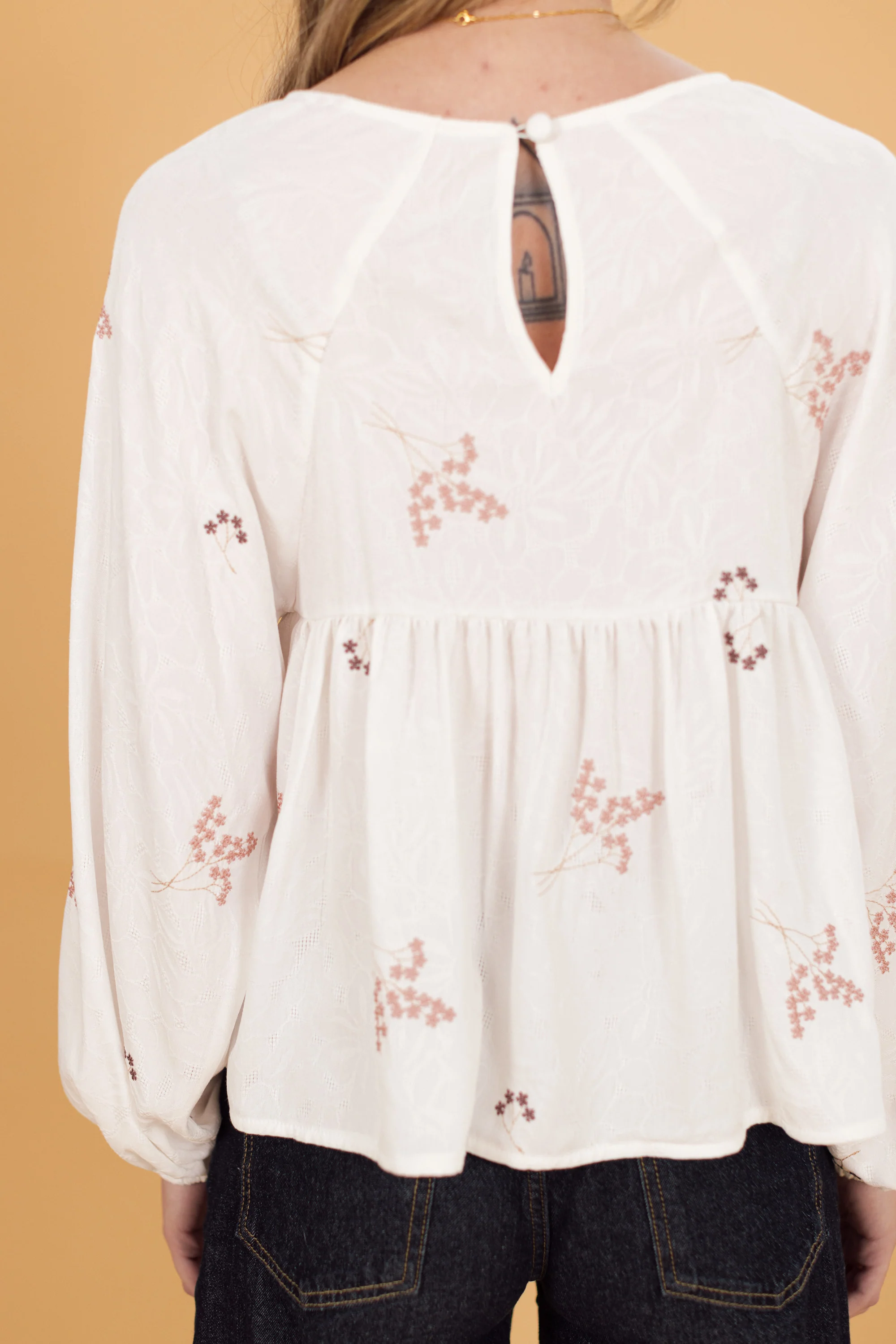 Top Rae White Blossoms - Image 6