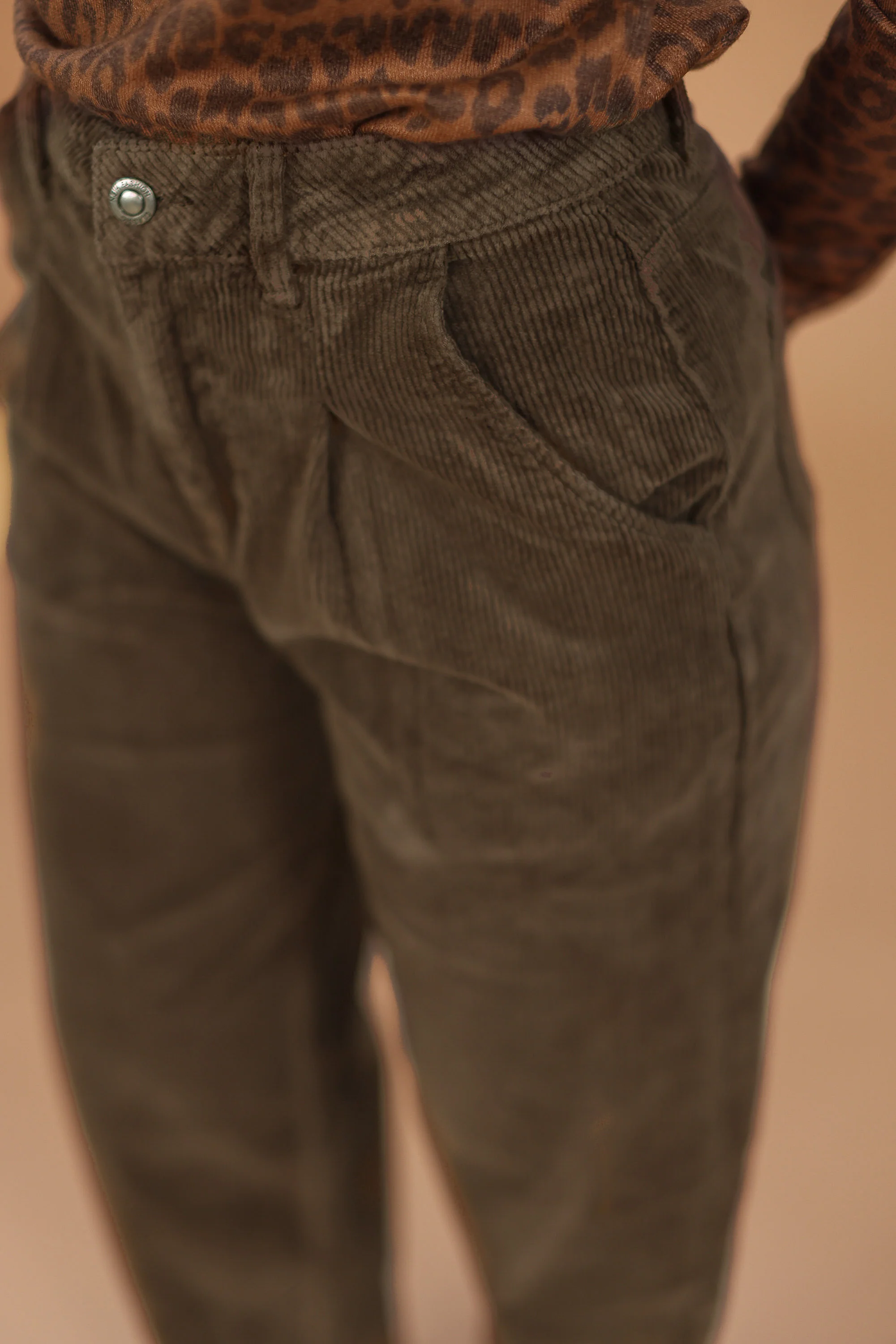 Trousers Nio Khaki - Image 2